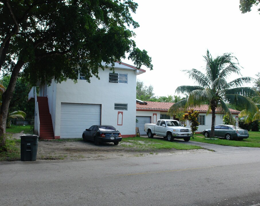 12805 NE 10th Ave in Miami, FL - Building Photo