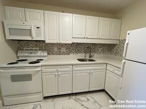 101 Monmouth St, Unit 406 in Brookline, MA - Foto de edificio - Building Photo