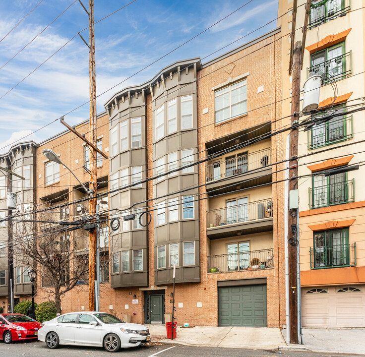 204 Jackson St in Hoboken, NJ - Building Photo