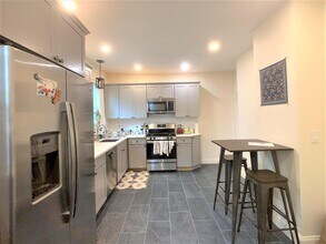 61 Webster Ave in Somerville, MA - Foto de edificio - Building Photo