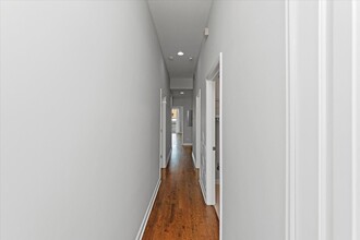 2020 W Pierce Ave, Unit 7 in Chicago, IL - Foto de edificio - Building Photo