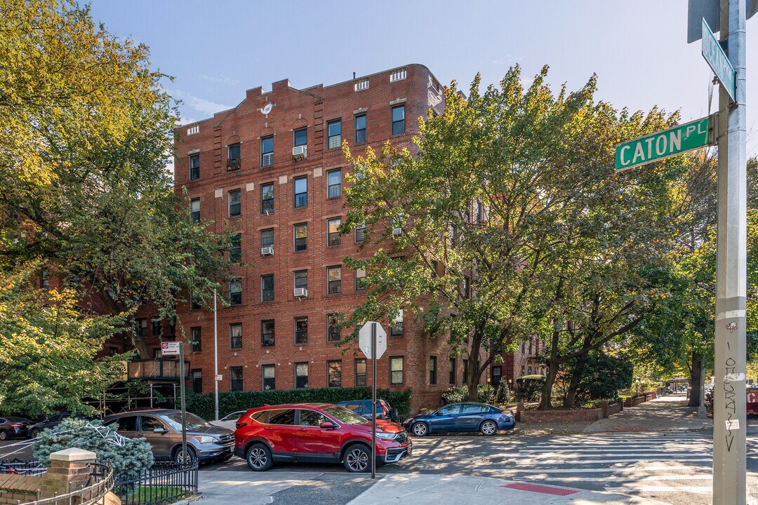 81 Ocean Pky in Brooklyn, NY - Foto de edificio