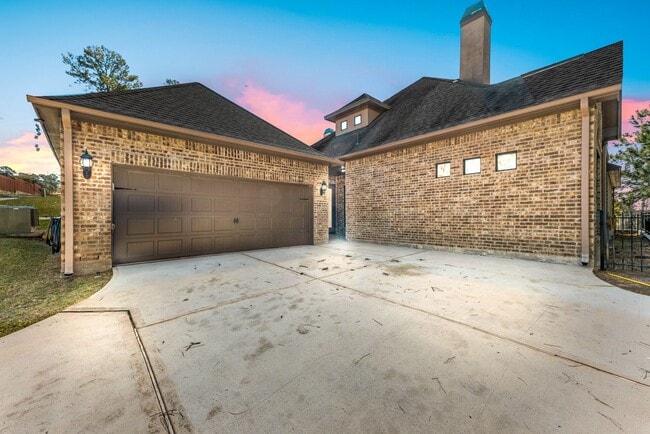 32 Evangeline Blvd in Conroe, TX - Building Photo - Building Photo