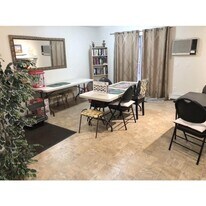 215 Lowe Rd in Saskatoon, SK - Building Photo