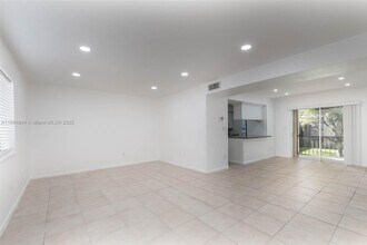 8401 SW 107th Ave in Miami, FL - Building Photo - Building Photo