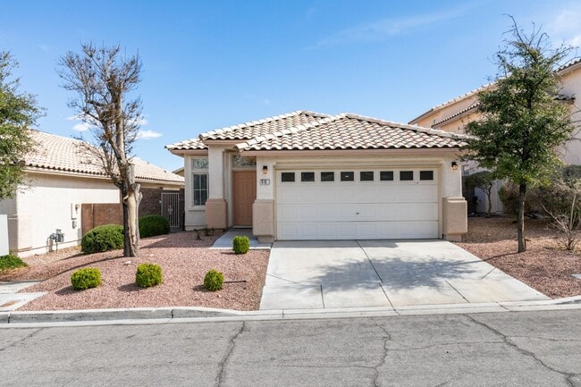 916 Autumn Royal Ln in Las Vegas, NV - Building Photo - Building Photo