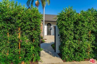 1222 S Genesee Ave in Los Angeles, CA - Building Photo - Building Photo