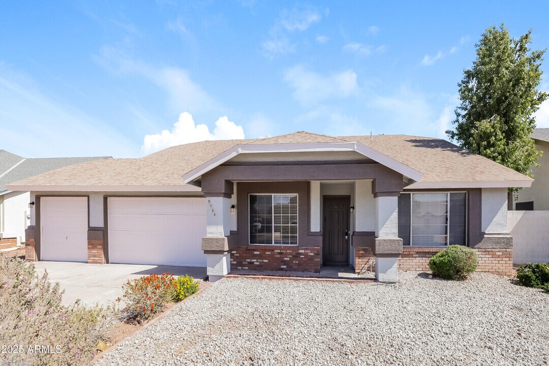 7744 W Yucca St in Peoria, AZ - Building Photo