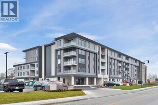 14400 Tecumseh Rd E in Tecumseh, ON - Building Photo