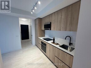 117-1117 Broadway Ave in Toronto, ON - Building Photo - Building Photo