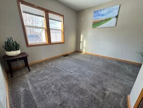 418 Hartman Ave in Waterloo, IA - Building Photo - Building Photo