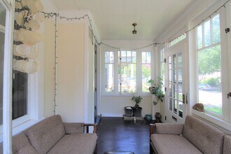 2933 N Newhall St, Unit A in Milwaukee, WI - Building Photo - Building Photo