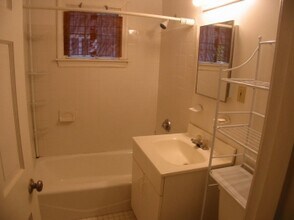 4 Garden Ct, Unit 1 in Cambridge, MA - Foto de edificio - Building Photo