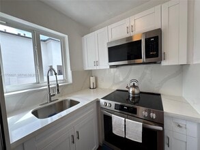 2918 Bird Ave in Miami, FL - Building Photo - Building Photo