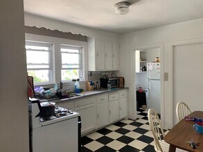 879 Broadway, Unit 2 in Somerville, MA - Building Photo - Building Photo