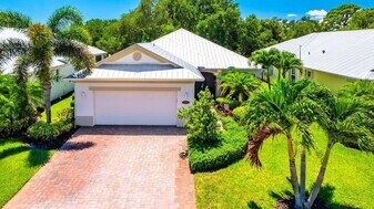 443 11th Square SW in Vero Beach, FL - Building Photo