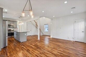 43 Howe Ave in Montclair, NJ - Building Photo - Building Photo