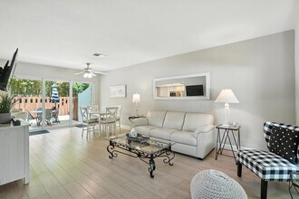 1140 5th St S in Naples, FL - Building Photo - Building Photo