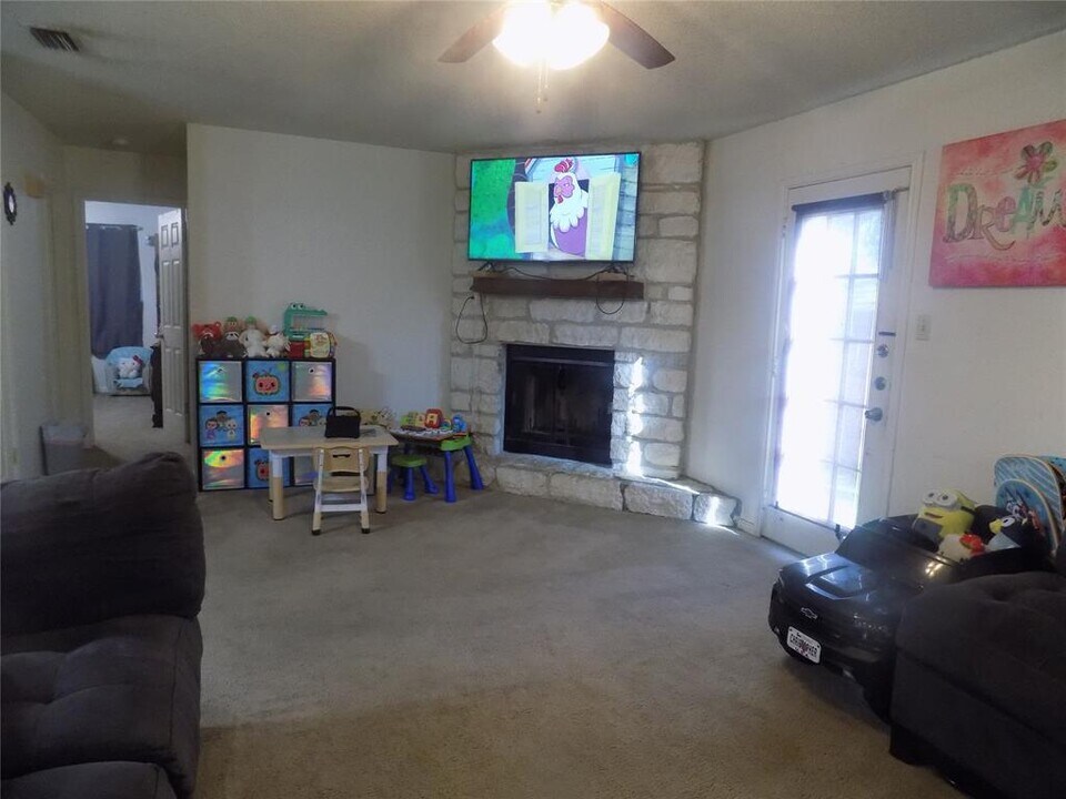 115 Verna Spur in Georgetown, TX - Foto de edificio