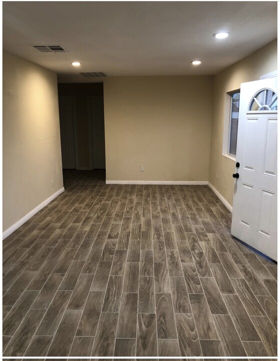 6880 Edna Ave in Las Vegas, NV - Building Photo