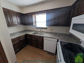 849 S Lindenwood Dr in Olathe, KS - Building Photo - Building Photo