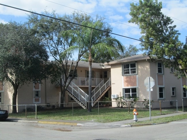 1901 Fillmore St in Hollywood, FL - Building Photo - Building Photo