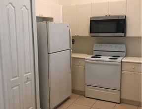 2461 SE 16th Terrace in Homestead, FL - Building Photo - Building Photo