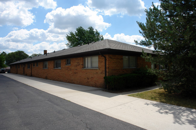 Cranbrook Villa in Royal Oak, MI - Building Photo - Building Photo