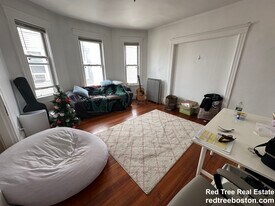 162 Kelton St, Unit 3 in Boston, MA - Building Photo
