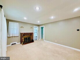 907 Heron Dr in Silver Spring, MD - Building Photo