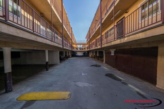 10112 Felton Ave in Inglewood, CA - Foto de edificio - Building Photo