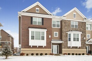 320 Clark Dr in Coralville, IA - Building Photo