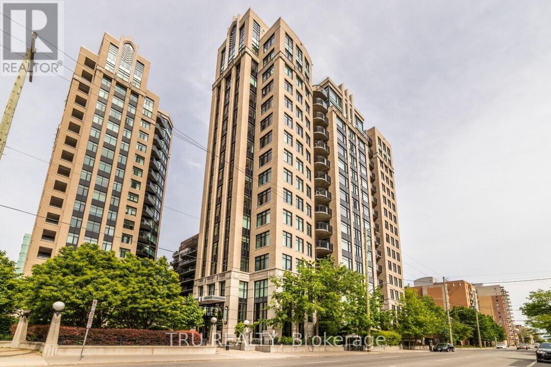 245 Kent St in Ottawa, ON - Building Photo