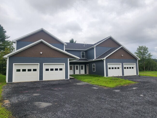 60 Nicholas Ln, Unit 64 Nicholas Lane in Barre, VT - Building Photo - Building Photo