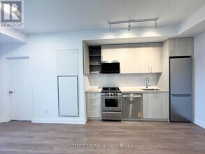 3250 Carding Mill Trail in Oakville, ON - Building Photo - Building Photo