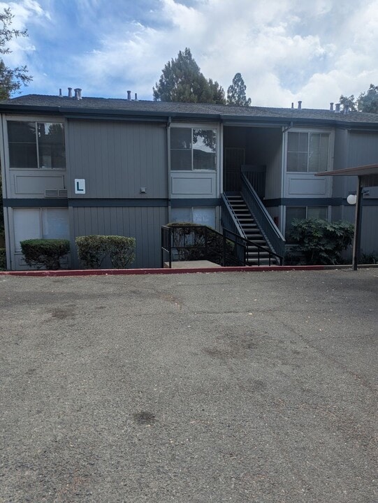 355 Parkview Terrace in Vallejo, CA - Building Photo