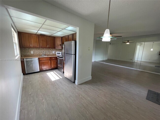 150 SW 134th Way in Pembroke Pines, FL - Building Photo - Building Photo