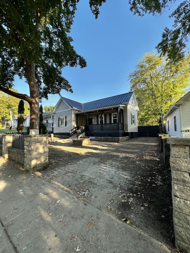 947 Clark St in Clarksville, TN - Building Photo - Building Photo