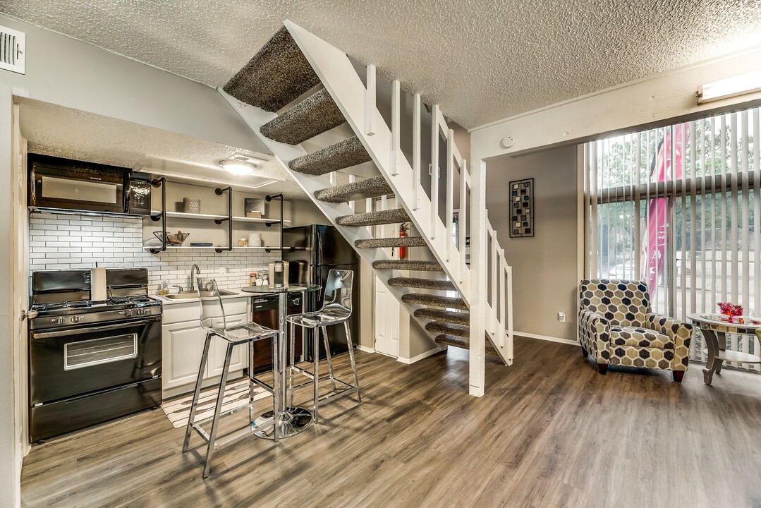 Pinewoods Apartments in Arlington, TX - Foto de edificio