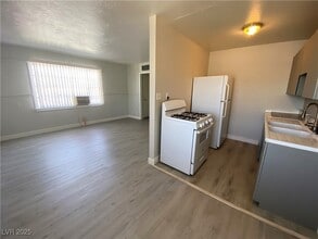 230 W Boston Ave in Las Vegas, NV - Building Photo - Building Photo
