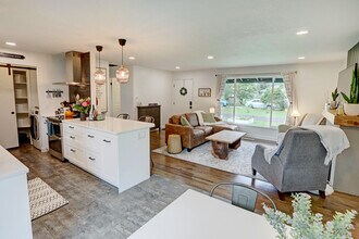 2630 NE 111th Ave, Unit 2630 in Portland, OR - Building Photo - Building Photo