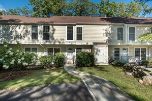 241 Weaver St in Greenwich, CT - Building Photo