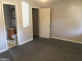 17 Cambridge Ln in Chambersburg, PA - Building Photo