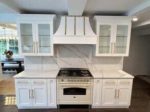 87 Wheatley Rd in Old Westbury, NY - Building Photo - Building Photo