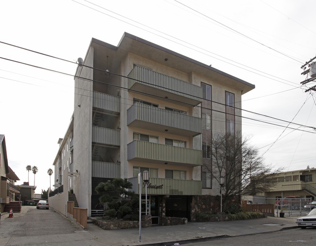 Pleasant Towers in Oakland, CA - Building Photo - Building Photo