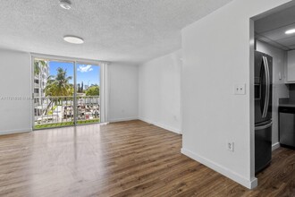 1720 NW N River Dr in Miami, FL - Foto de edificio - Building Photo