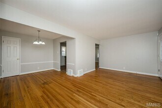 10217 Cabot Dr in St. Louis, MO - Building Photo - Building Photo