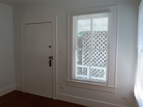 2924 1/2 Bernardo De Galvez Ave in Galveston, TX - Foto de edificio - Building Photo