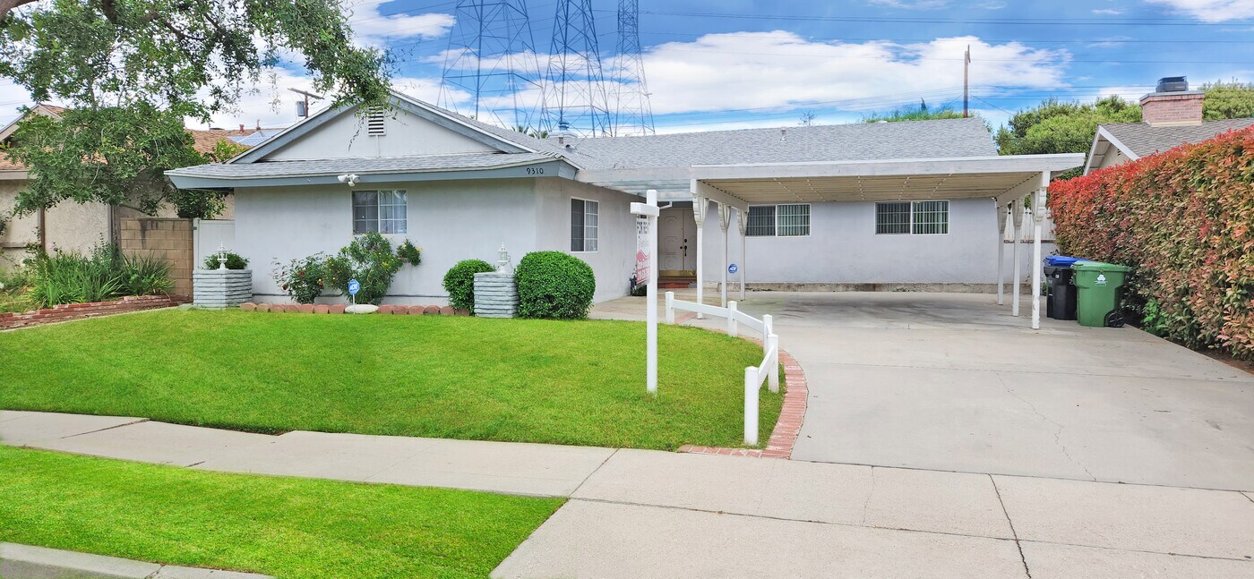 9310 Crebs Ave in Los Angeles, CA - Building Photo