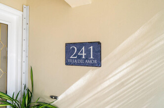 241 List Rd in Palm Beach, FL - Foto de edificio - Building Photo